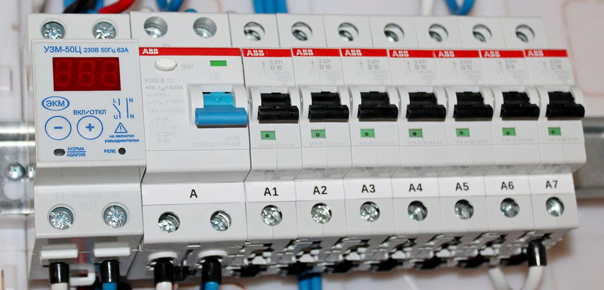 Электричество без Заморочек: Сила Тока, Напряжение и Мощность – Ваши Надежные Советчики